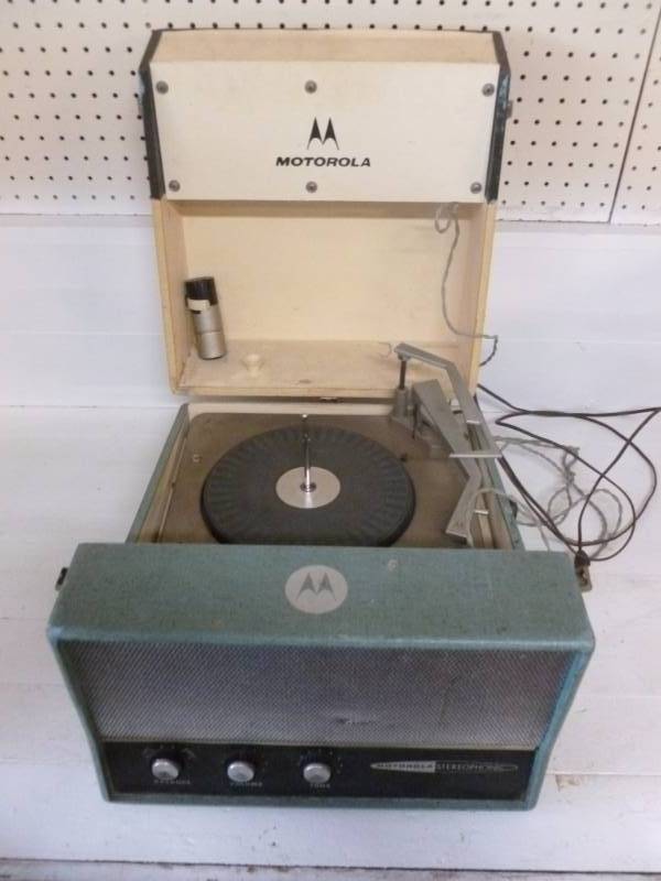 lot 11 image: Vintage Record Player