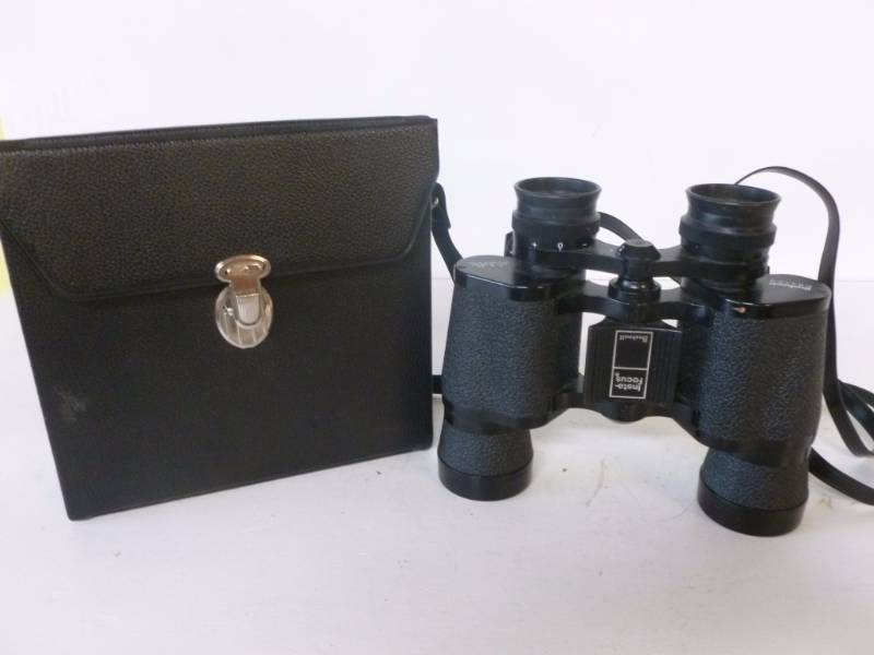 lot 21 image: Binoculars