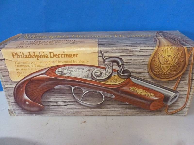 lot 22 image: Vintage Avon