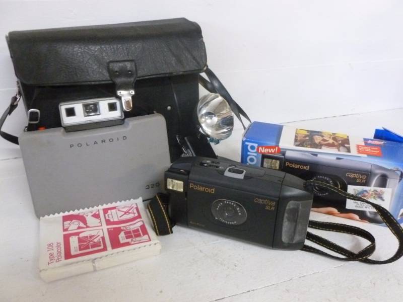lot 31 image: Vintage Cameras
