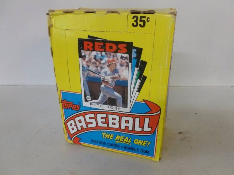 lot 40 image: Sports Cards