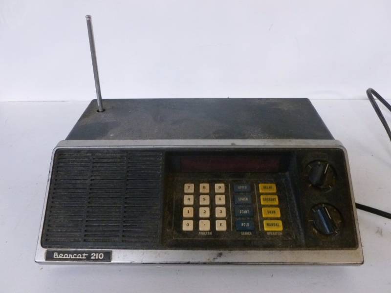 lot 56 image: Vintage Scanner Radio