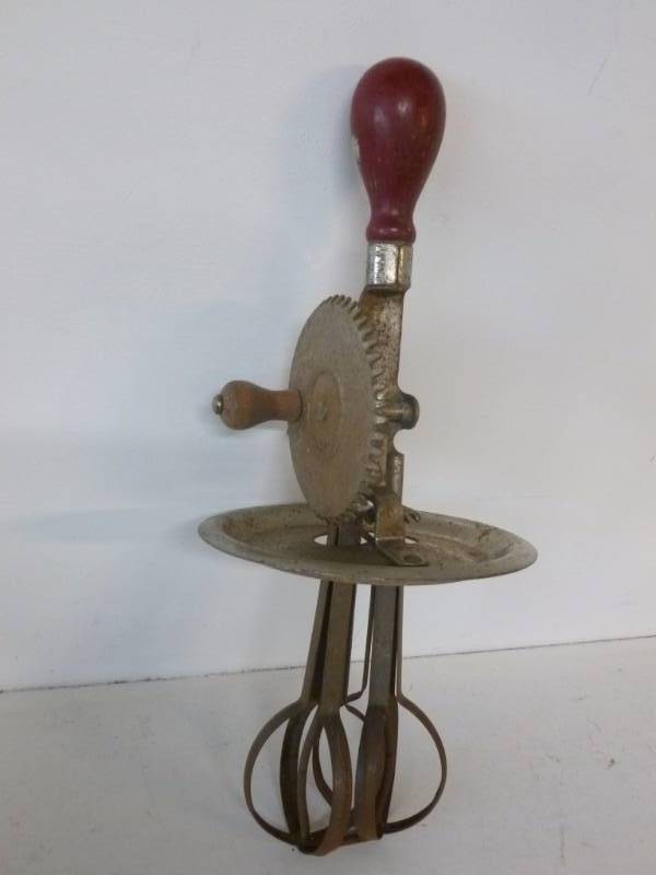 lot 61 image: Vintage Egg Beater