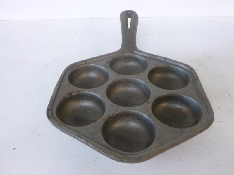 lot 65 image: Cast Iron Pan