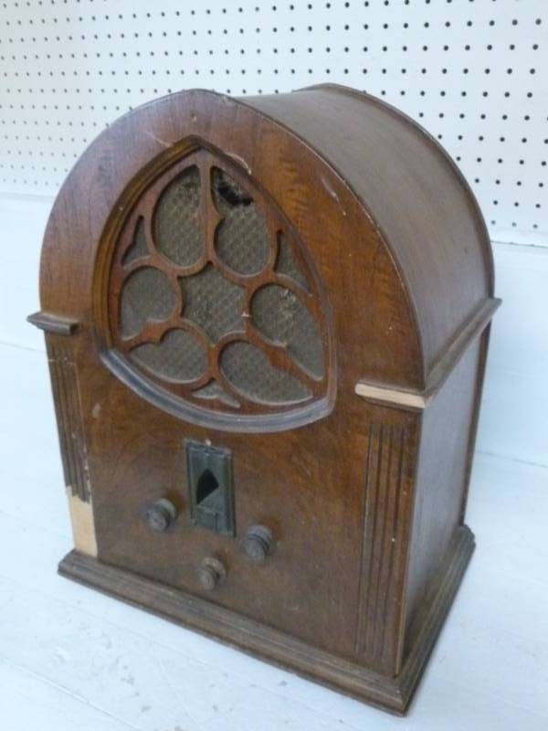 lot 92 image: Vintage Radio