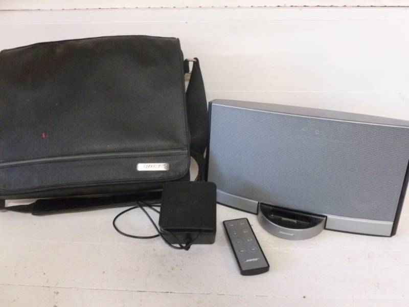 lot 95 image: Bose iDocking Music System