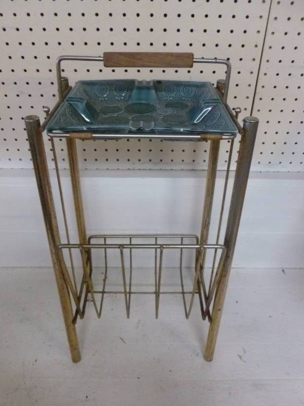 lot 116 image: Vintage Smoke Stand