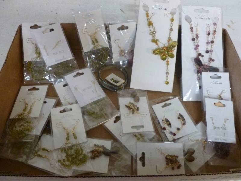 lot 117 image: Jewelry