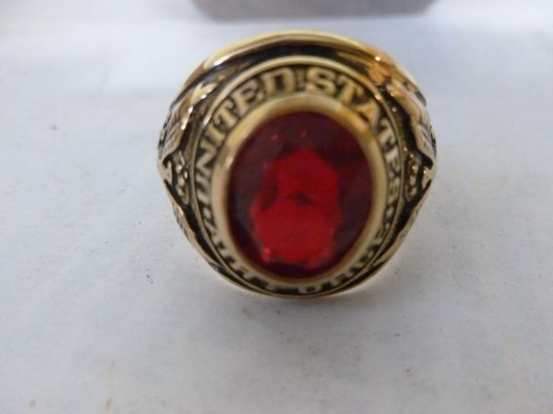 lot 119 image: Mens Ring