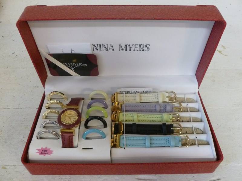 lot 121 image: Watch Set