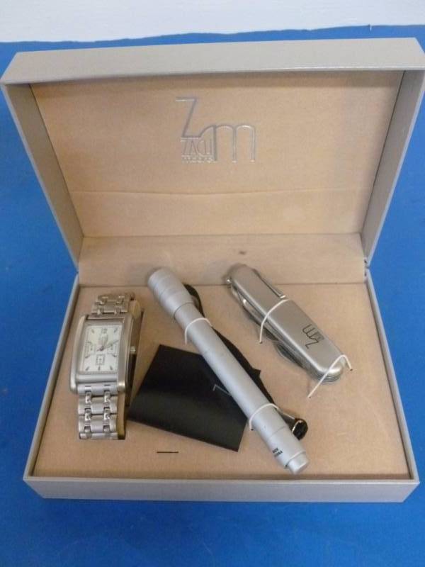 lot 122 image: Watch Set