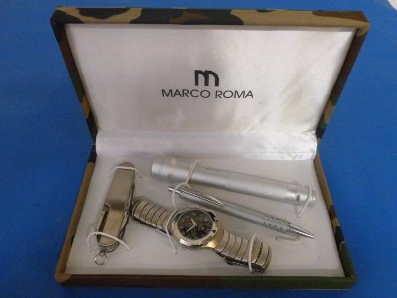 lot 123 image: Watch Set