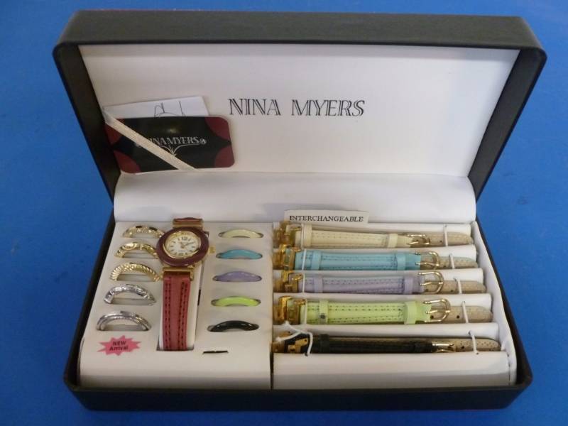 lot 124 image: Watch Set