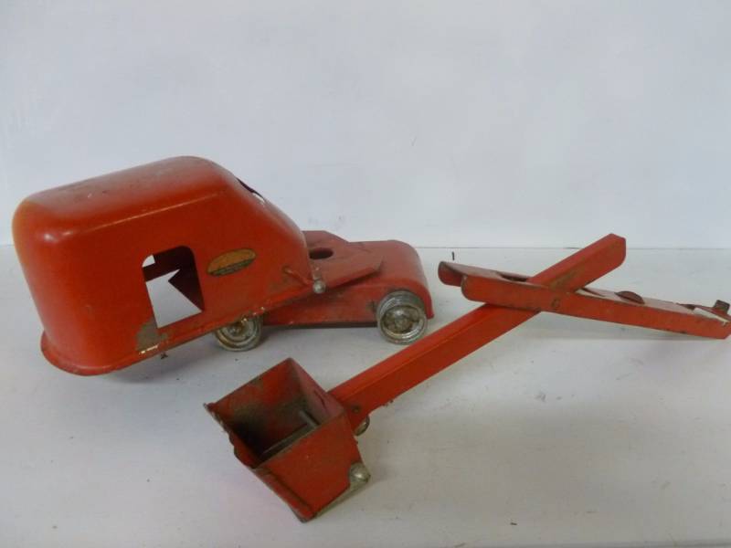 lot 135 image: Vintage Tonka