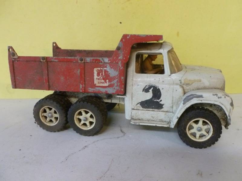 lot 140 image: Vintage Ertl Truck