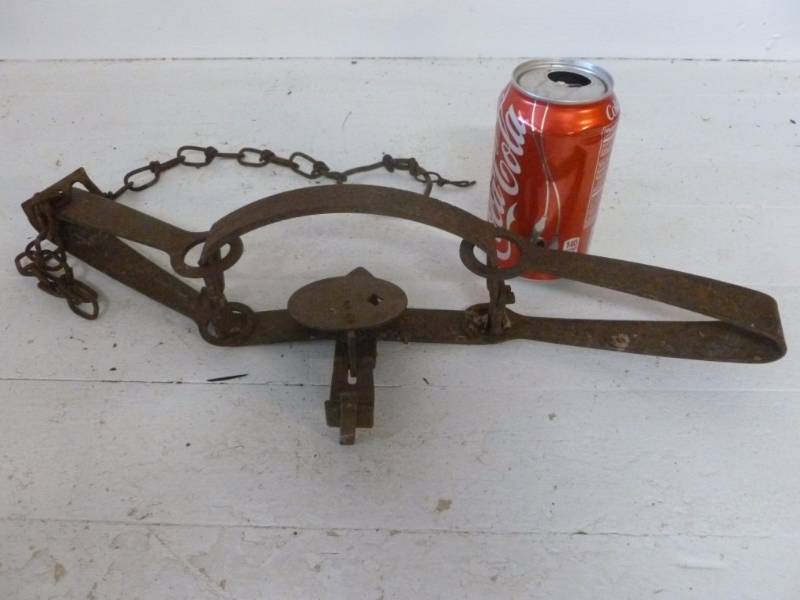 lot 144 image: Vintage Trap