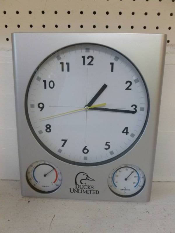 lot 148 image: Clock