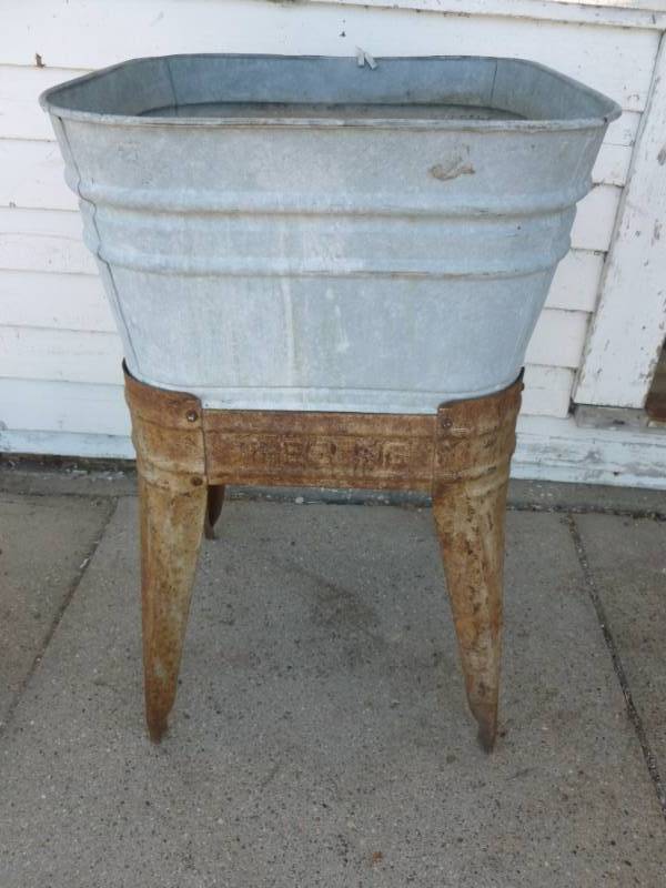 lot 154 image: Vintage Washtub