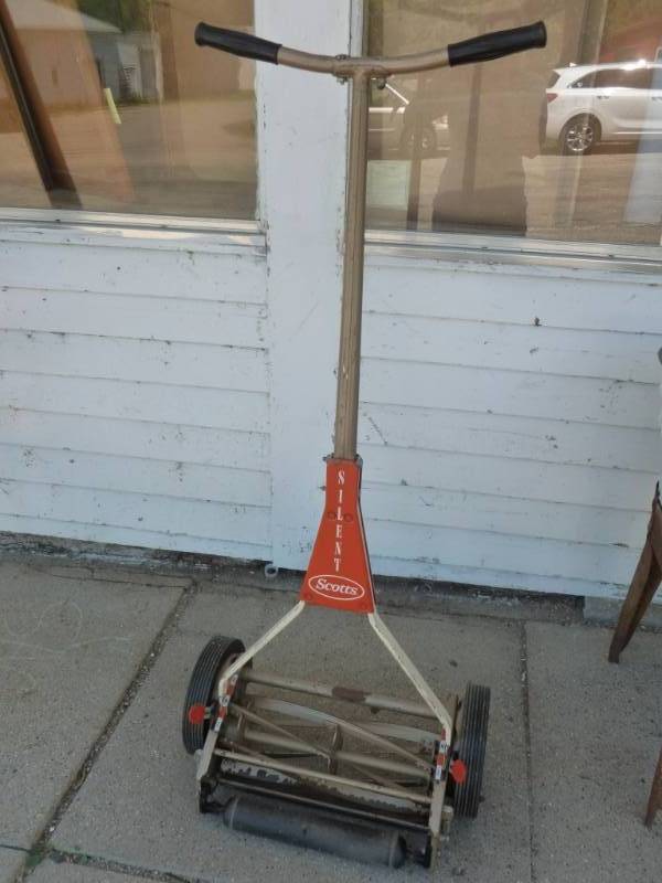 lot 155 image: Vintage Lawn Mower