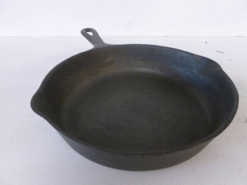 lot 162 image: Vintage Wagner Ware