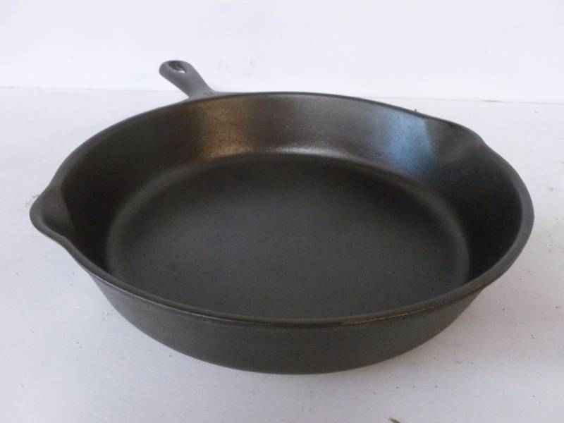 lot 163 image: Vintage Wagner Ware