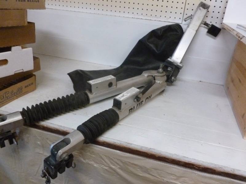 lot 172 image: Tow Bar