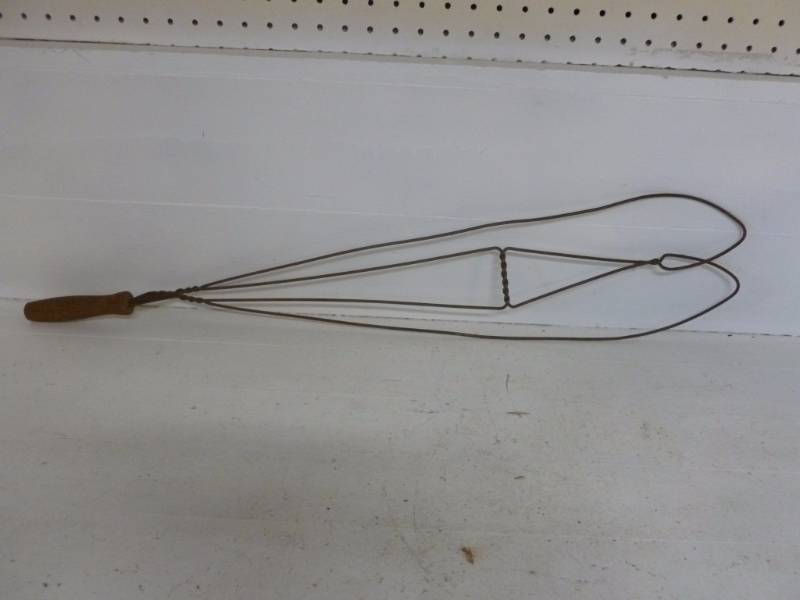 lot 187 image: Vintage Rug Beater