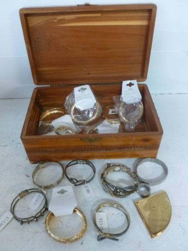 lot 188 image: Vintage Cedar Box