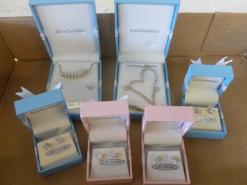 lot 192 image: Jewelry
