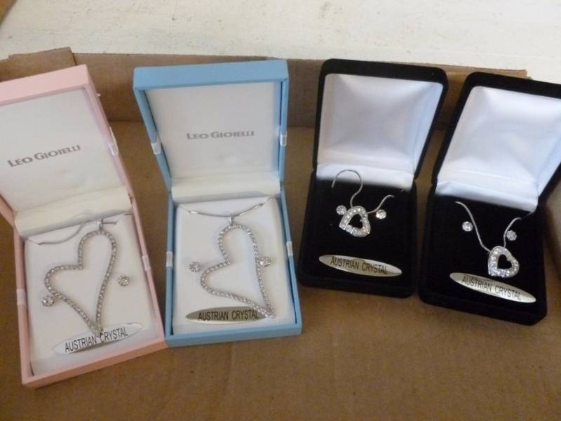 lot 197 image: Jewelry