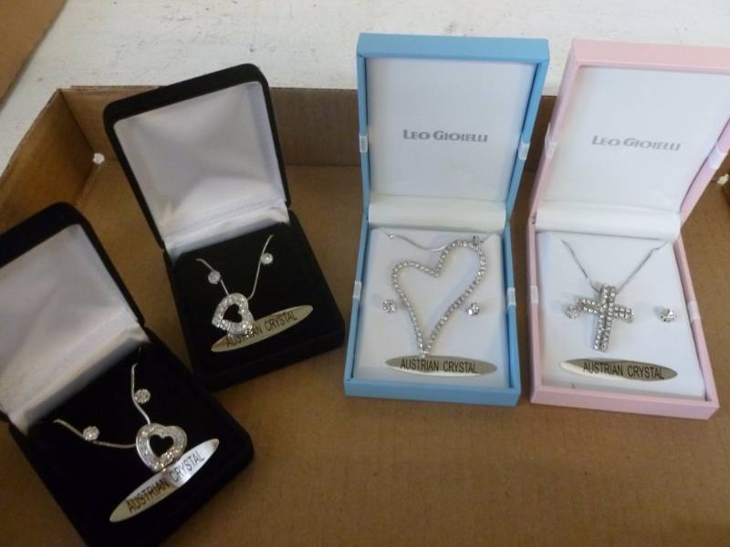 lot 198 image: Jewelry