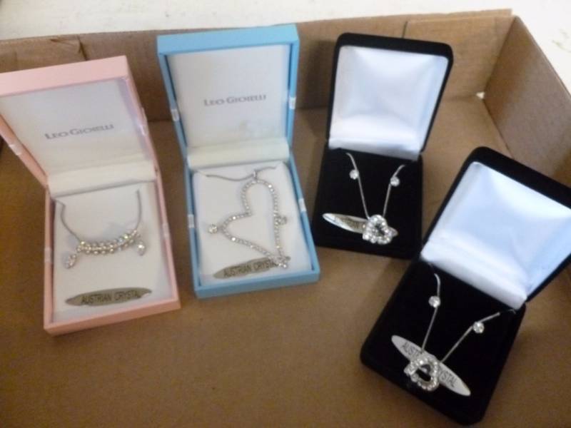 lot 199 image: Jewelry