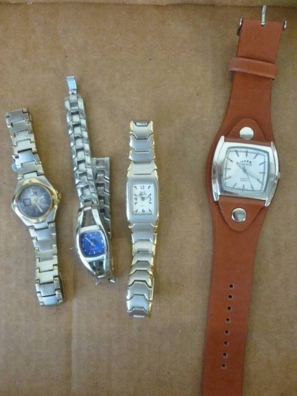 lot 200 image: Watches