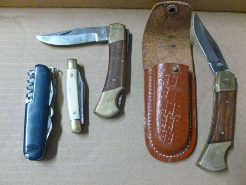 lot 225 image: Pocket Knives