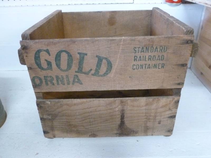 lot 237 image: Vintage Railroad Crate