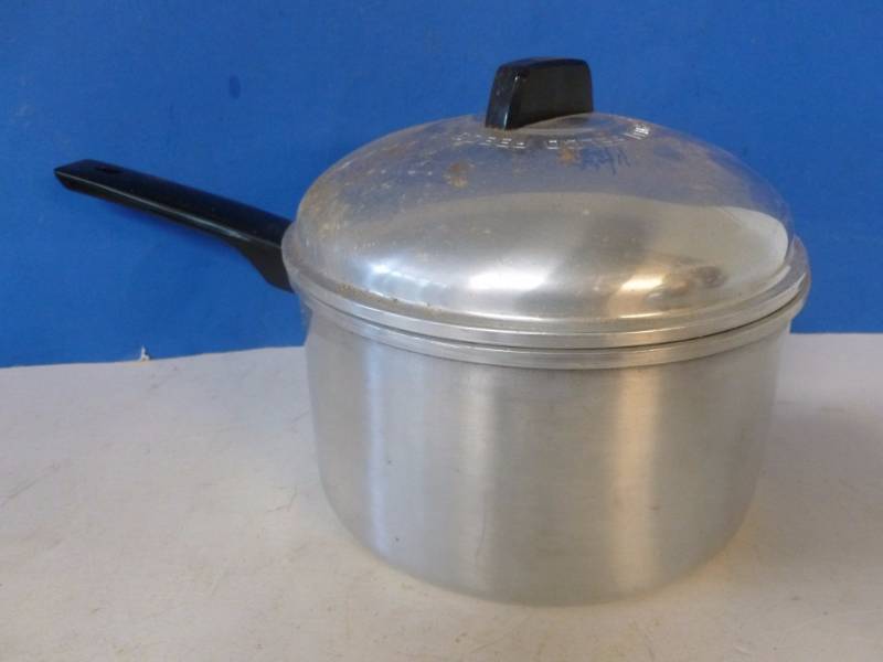 lot 252 image: Vintage Kettle