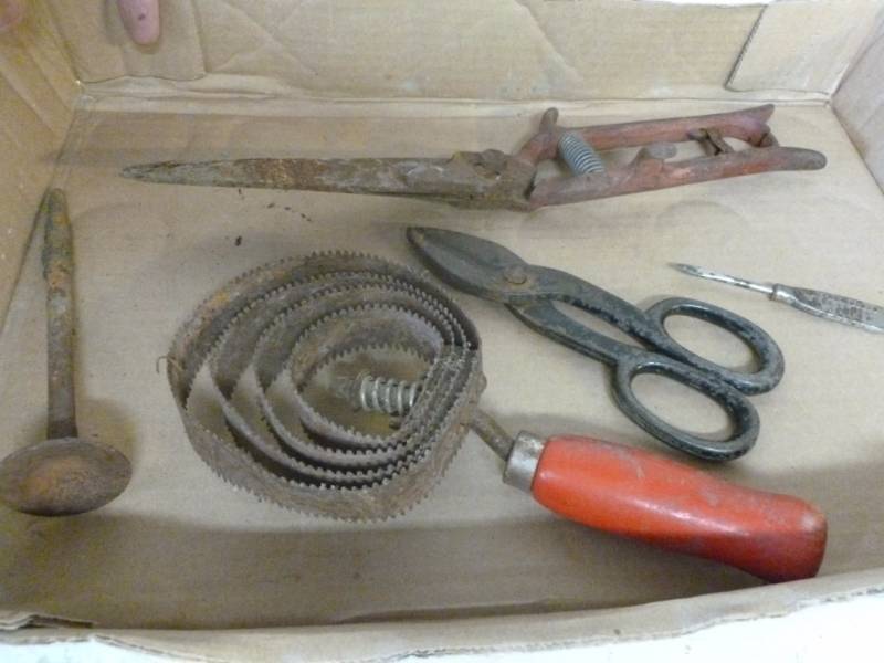 lot 253 image: Vintage Items