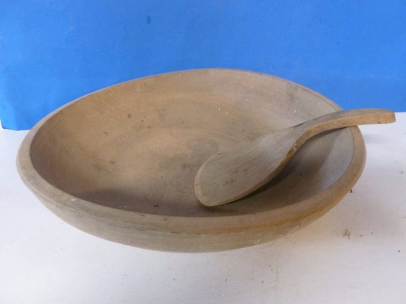 lot 269 image: Vintage Wooden Bowl