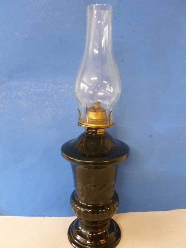 lot 272 image: Vintage Oil Lamp