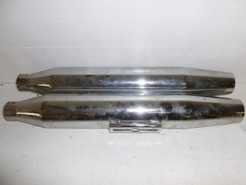 lot 284 image: Harley Davidson Mufflers