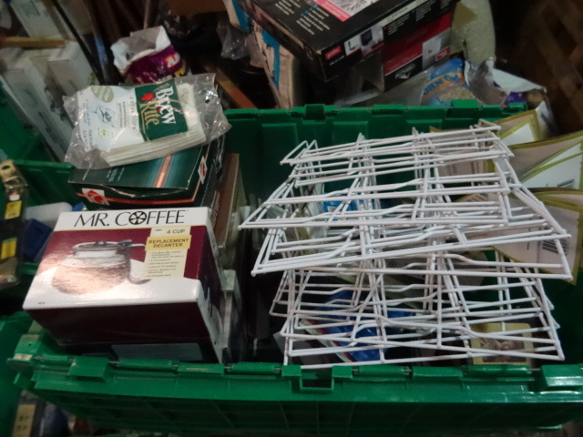 NEW ENTIRE BIN Kitchen Items incl. ...