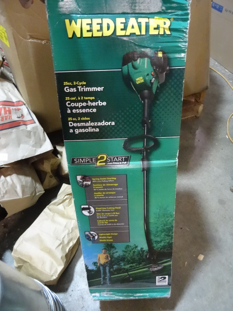 Appears NEW WeedEater Gas Lawn Trim...