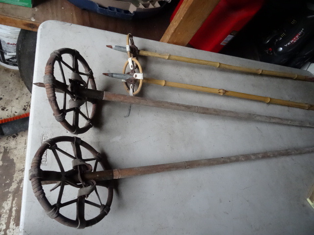 lot 7 image: 2 pair of vintage ski poles....
