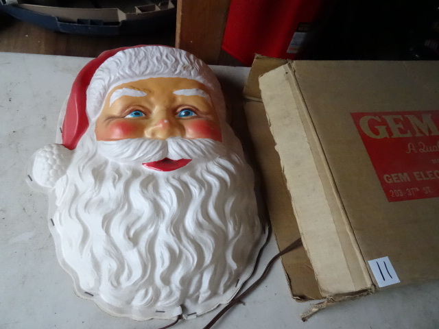 lot 11 image: Vintage wall mount Santa Clause. Co...