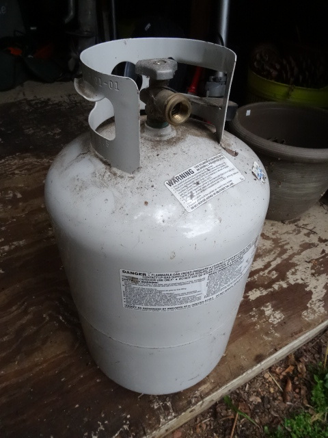 lot 23 image: 30 lb new style propae tank. Like n...