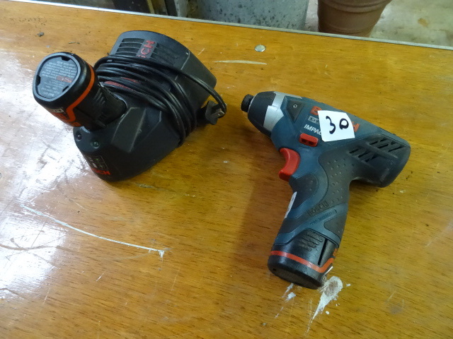 lot 30 image: Bosch 10.8 volt impactor. PS40. 2 b...