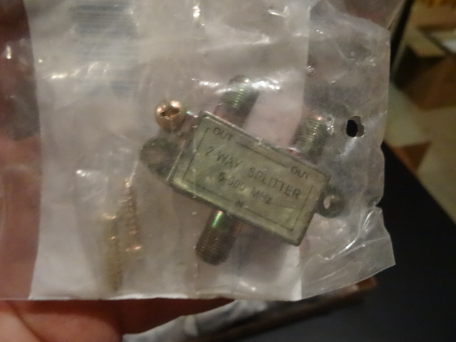 lot 44 image: Qty 125 Allen Tel products splitter...