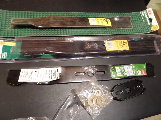 lot 46 image: Lawn mower blades. New Qty 3...