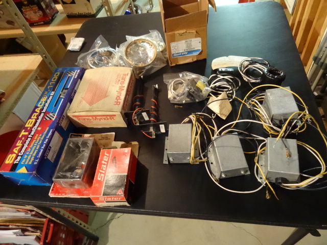 lot 61 image: Misc electrical products...