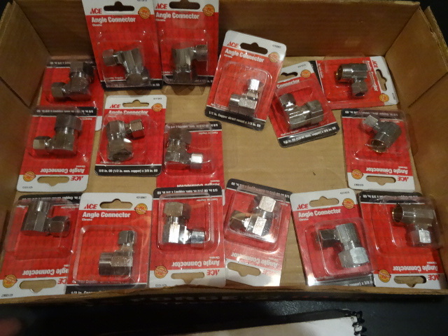 lot 64 image: Misc brass angle connectors...